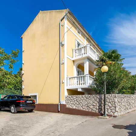 Beautiful Apartment In Omisalj With Kitchen 外观 照片